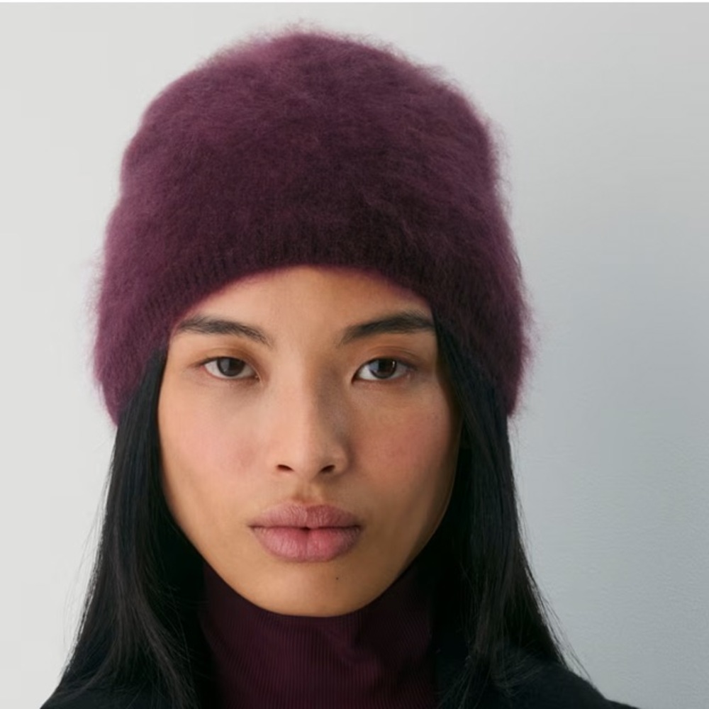 Aritzia Brushed Cashmere Tall Beanie. NWT.